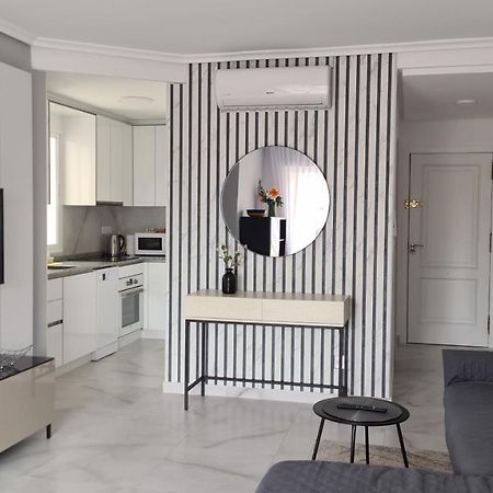 Lovely Sunny Apartment With Shared Pool And Private Parking Торрев'єха Екстер'єр фото