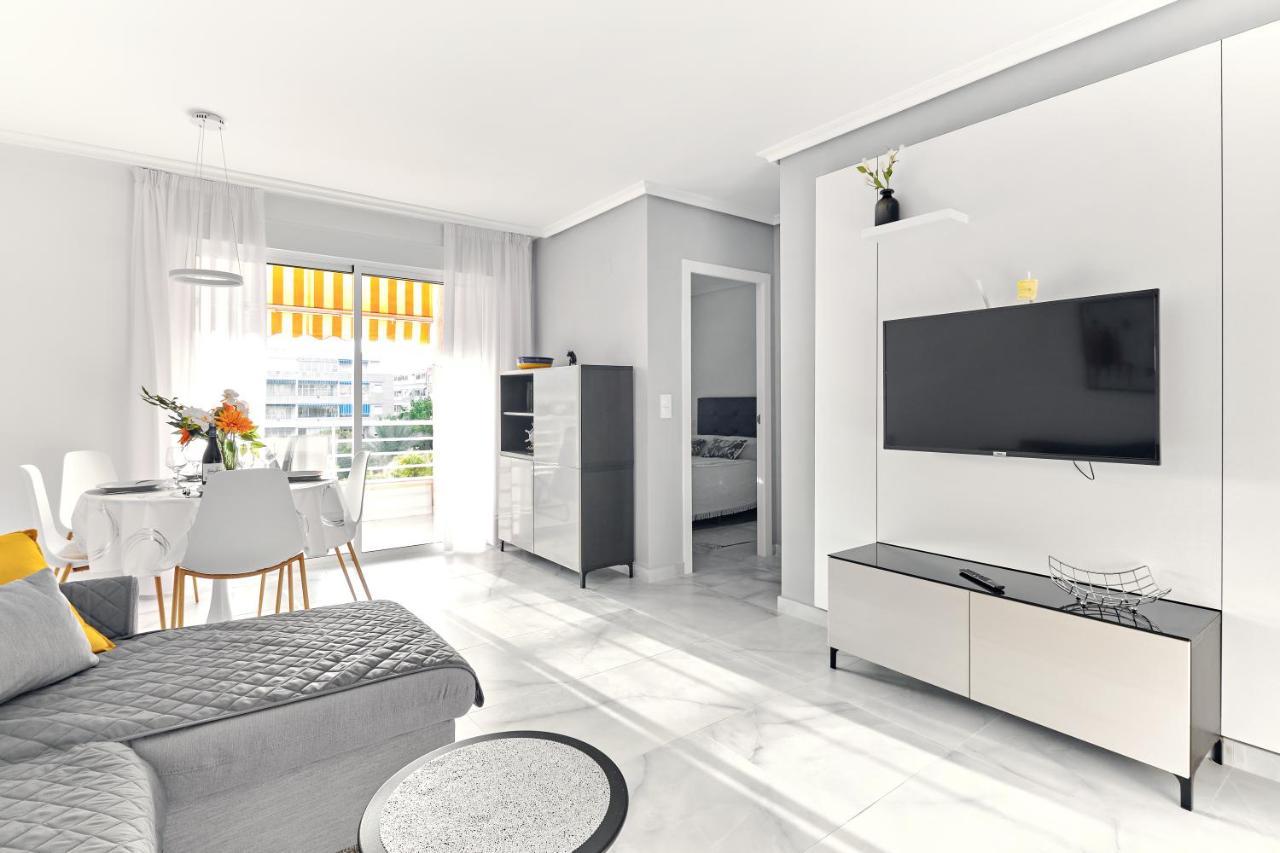 Lovely Sunny Apartment With Shared Pool And Private Parking Торрев'єха Екстер'єр фото