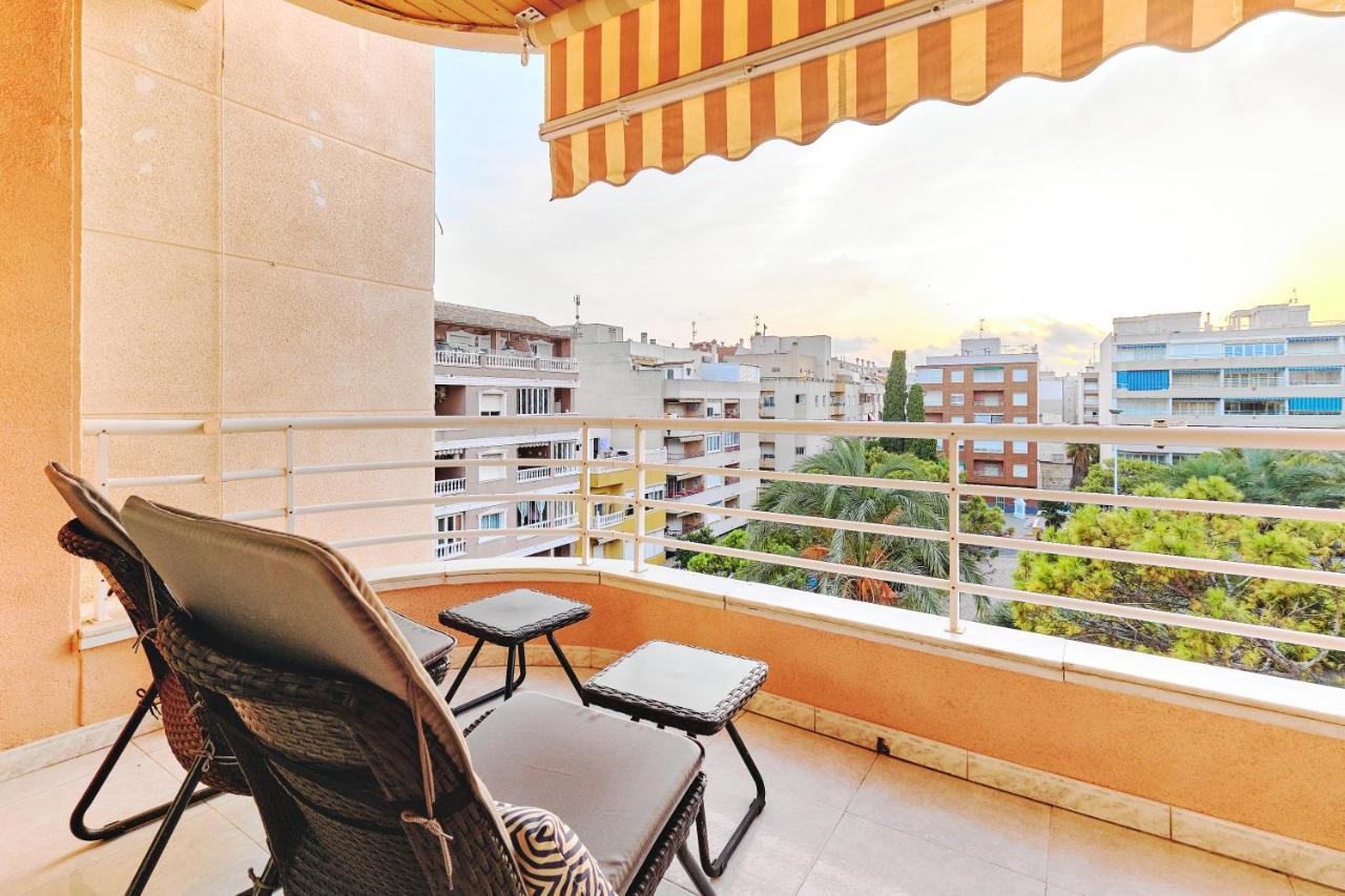 Lovely Sunny Apartment With Shared Pool And Private Parking Торрев'єха Екстер'єр фото