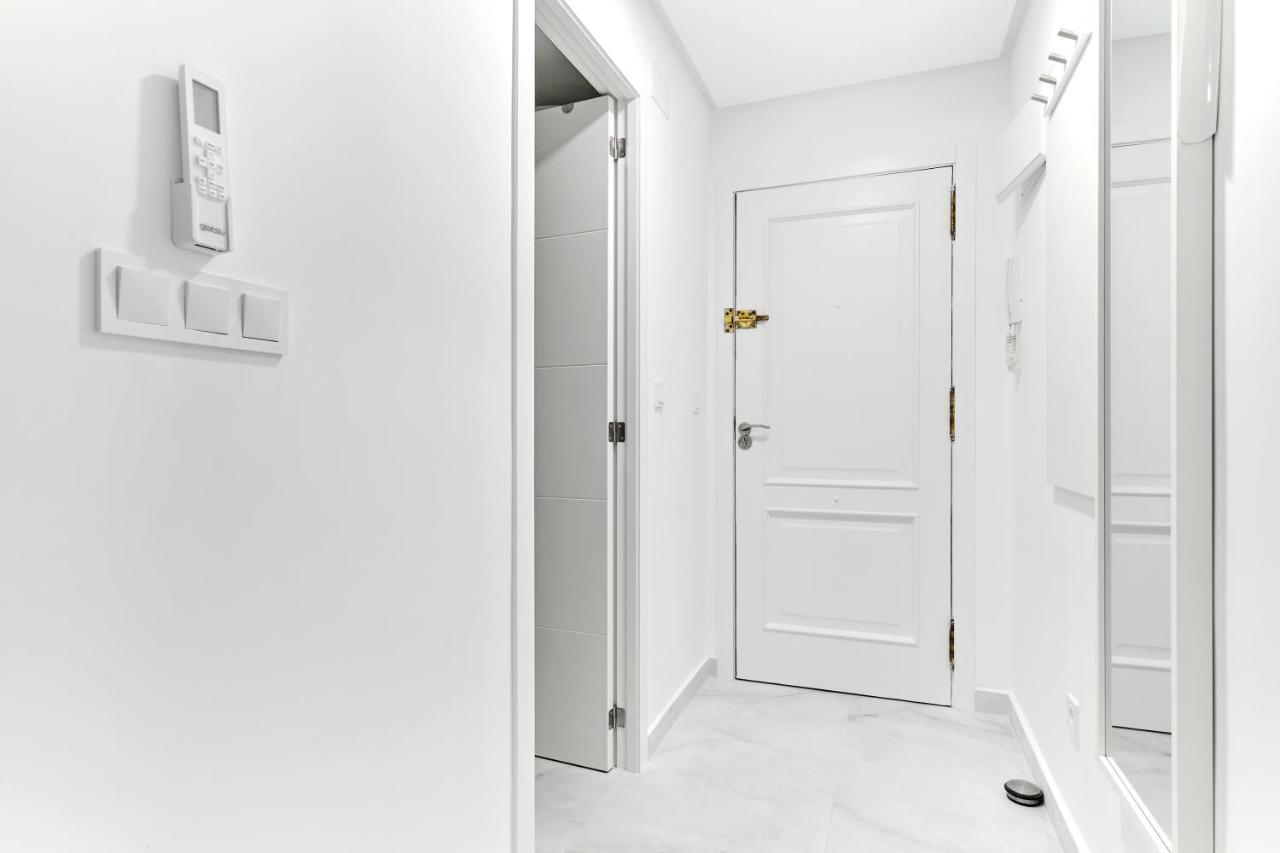 Lovely Sunny Apartment With Shared Pool And Private Parking Торрев'єха Екстер'єр фото