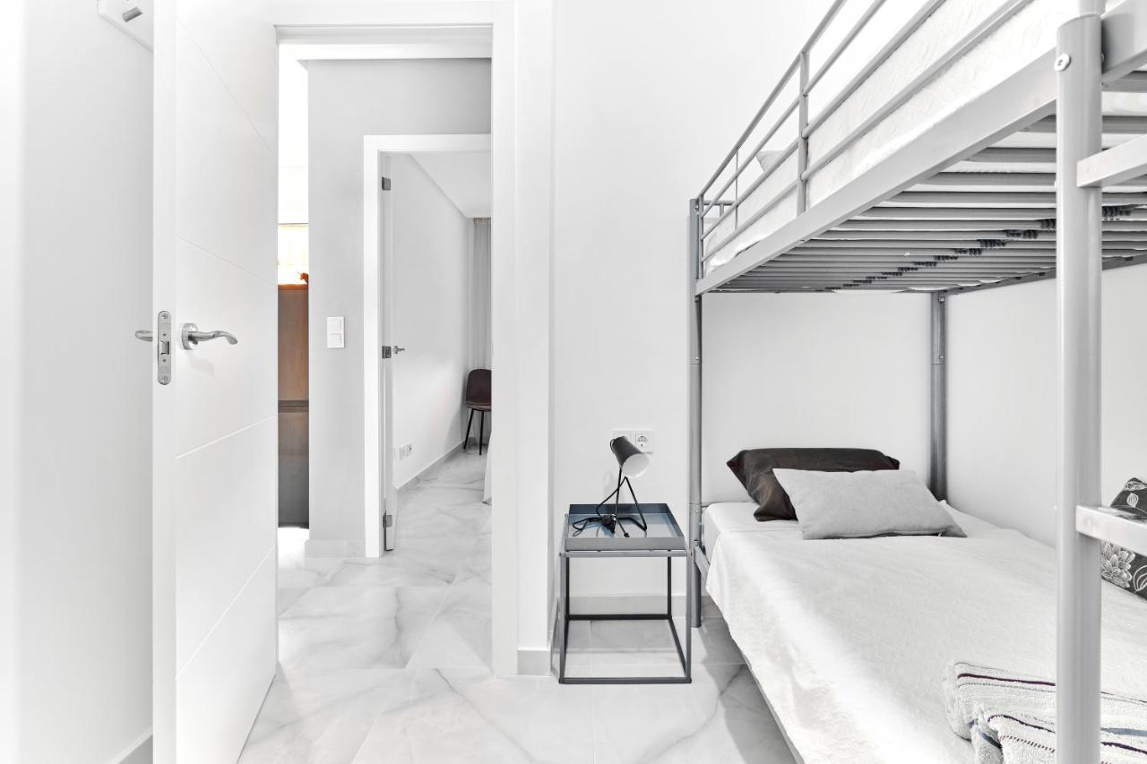 Lovely Sunny Apartment With Shared Pool And Private Parking Торрев'єха Екстер'єр фото
