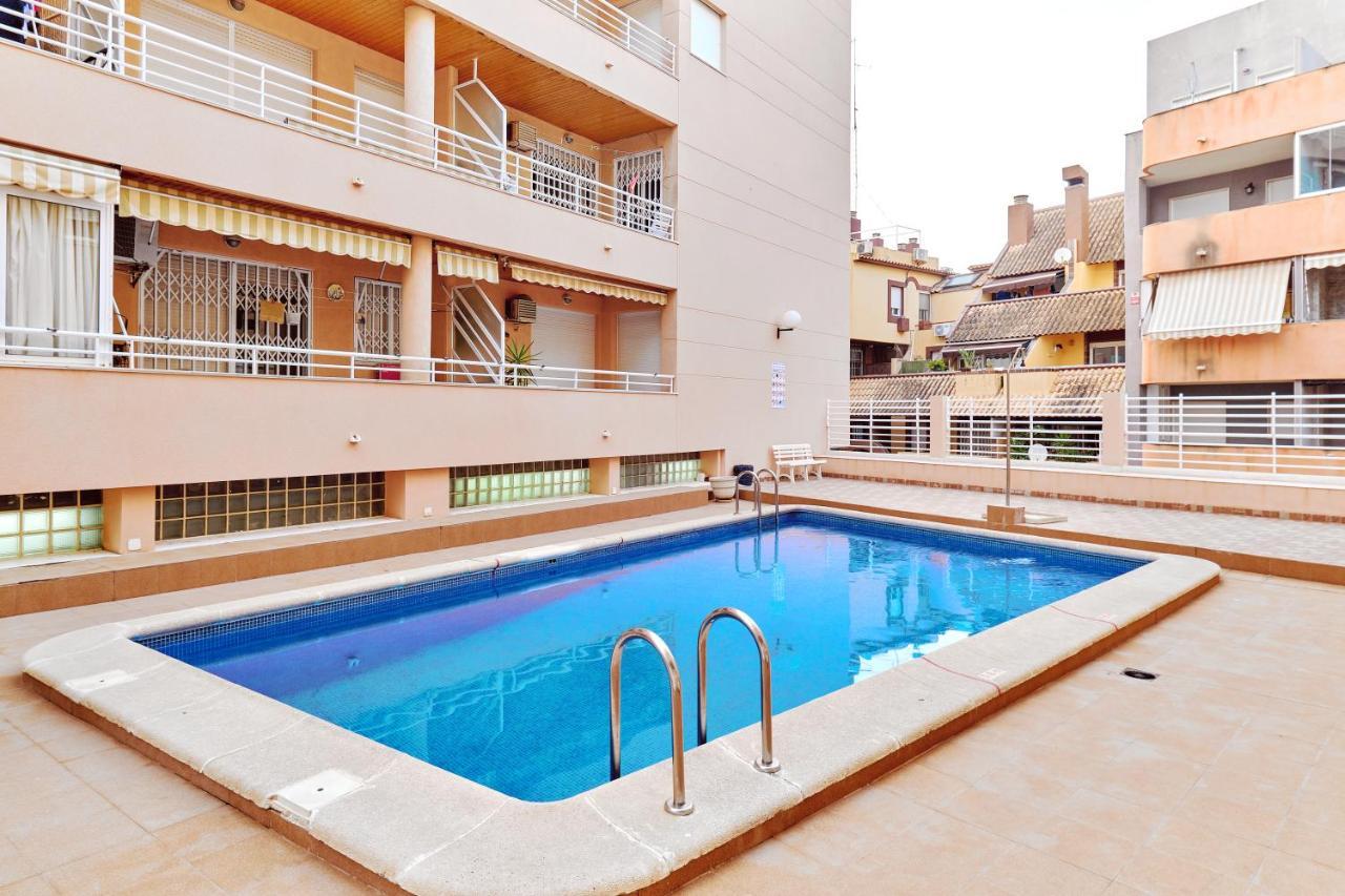Lovely Sunny Apartment With Shared Pool And Private Parking Торрев'єха Екстер'єр фото