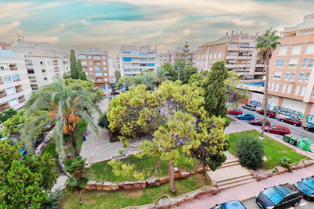 Lovely Sunny Apartment With Shared Pool And Private Parking Торрев'єха Екстер'єр фото