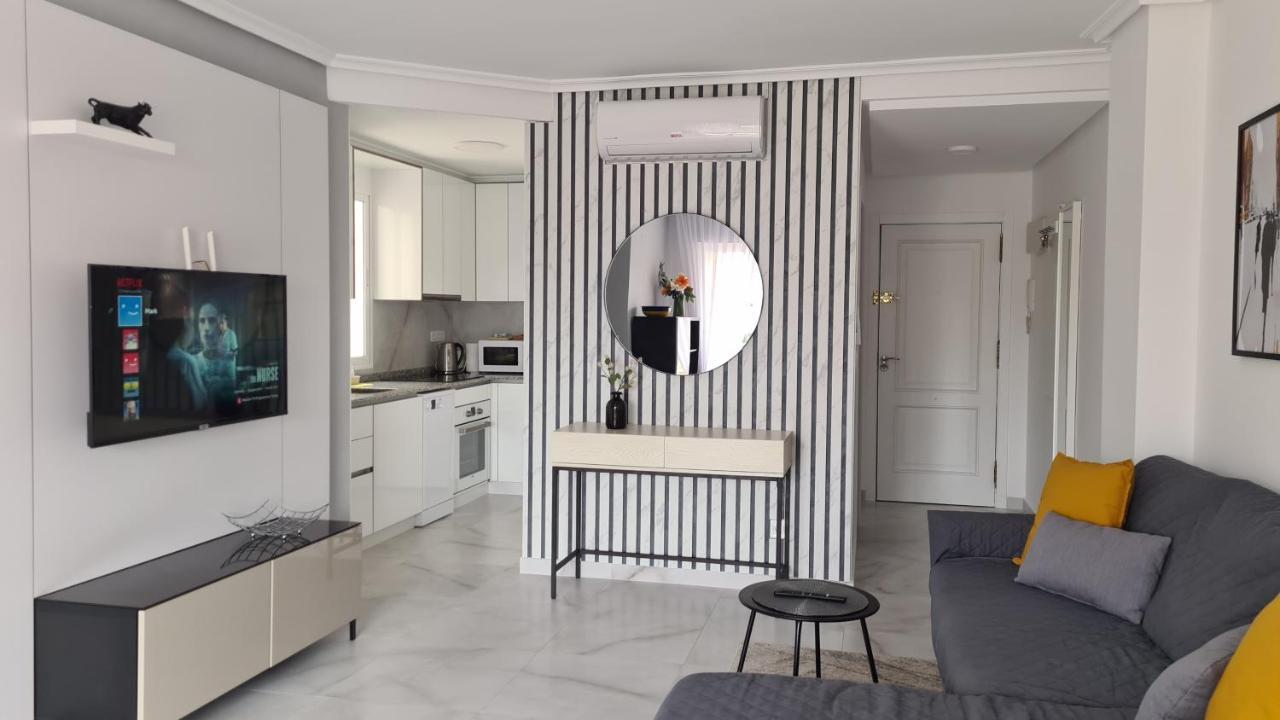 Lovely Sunny Apartment With Shared Pool And Private Parking Торрев'єха Екстер'єр фото